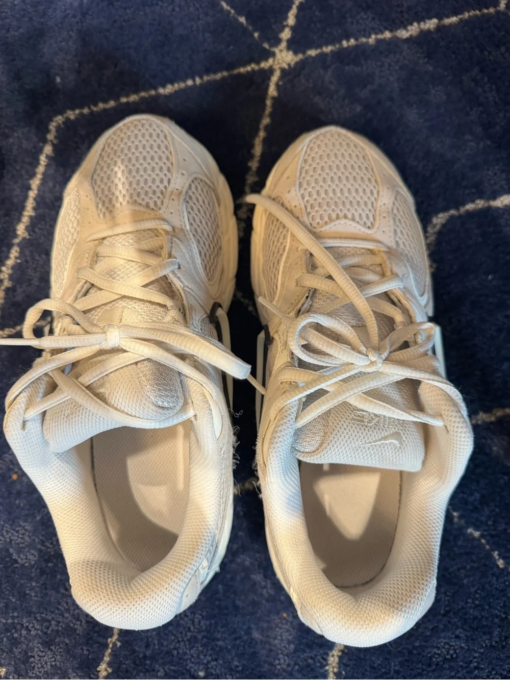 Nike V5 RNR Off-White Mesh Trainers with Black Swoosh - Picture 7 of 7